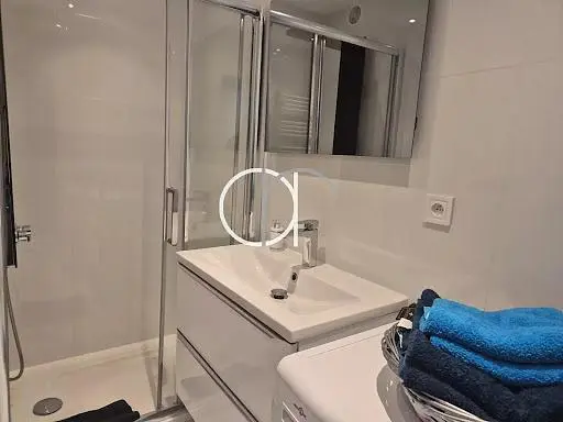 Badkamer; gerenoveerd, natuurlijk licht, moderne stijl