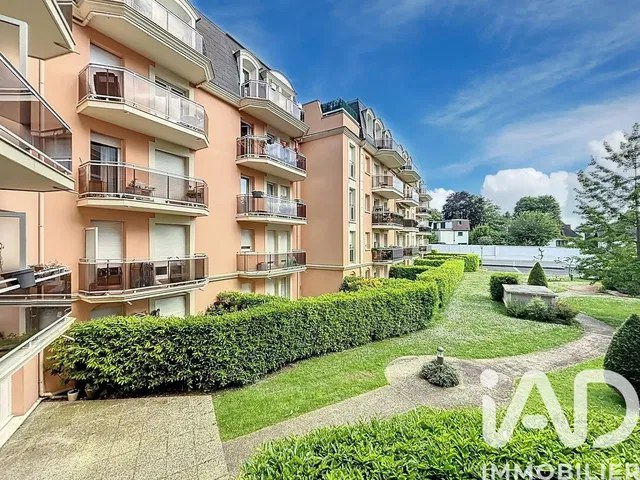 Къща и околности; гледка