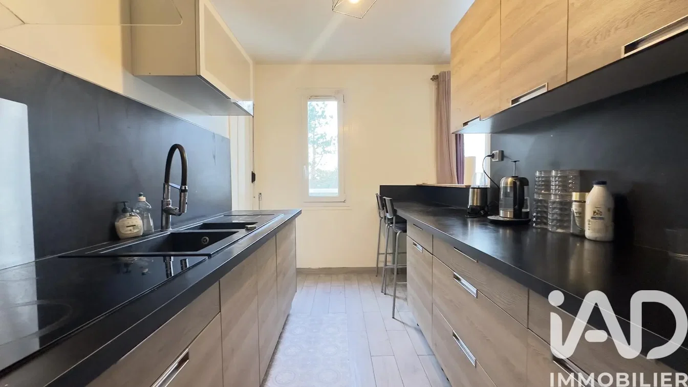 Küche; küchengeräte, tageslicht, moderner stil, holzboden