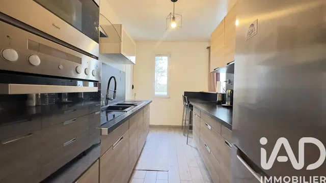 Кухня; кухненски уреди, естествена светлина