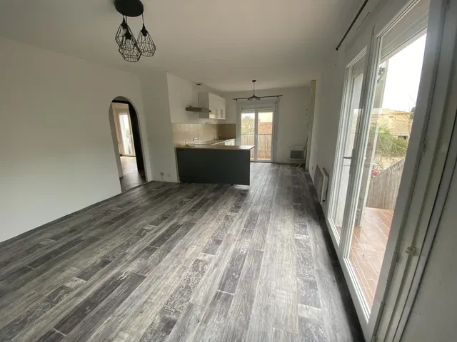 Wohnzimmer; tageslicht, fliesenboden