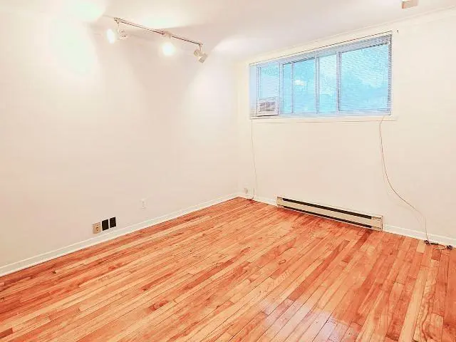 Salon; parquet, lumière naturelle