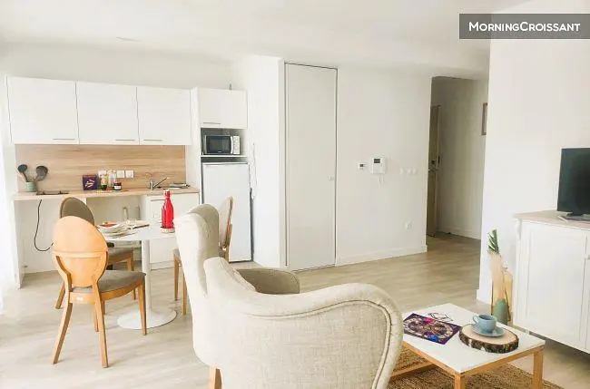 Wohnzimmer; küchengeräte, tageslicht, moderner stil