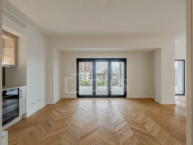 Wohnzimmer; blick, holzboden, tageslicht