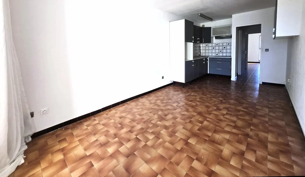 Salon; podłoga z płytek
