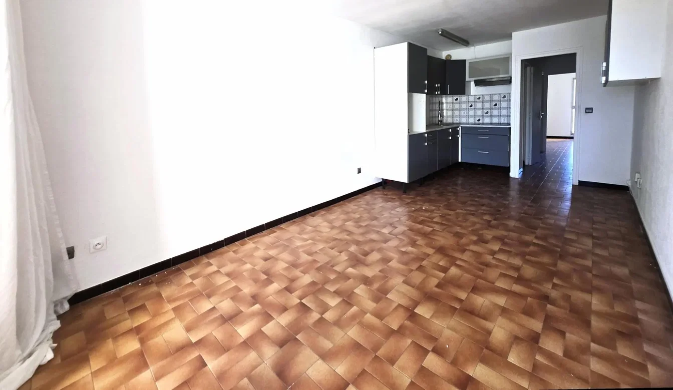 Salon; podłoga z płytek