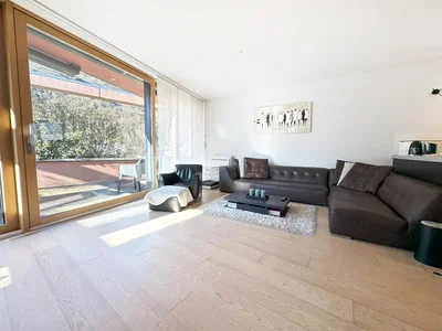 Wohnzimmer; blick, holzboden, tageslicht, moderner stil