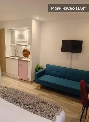 Хол; гледка, естествена светлина