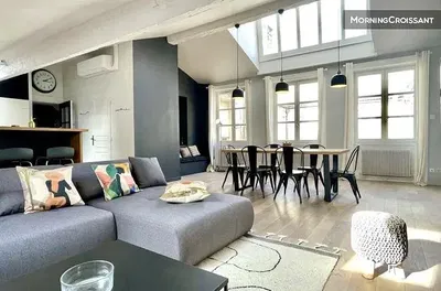 Dnevni boravak; prirodna svjetlost, moderan stil