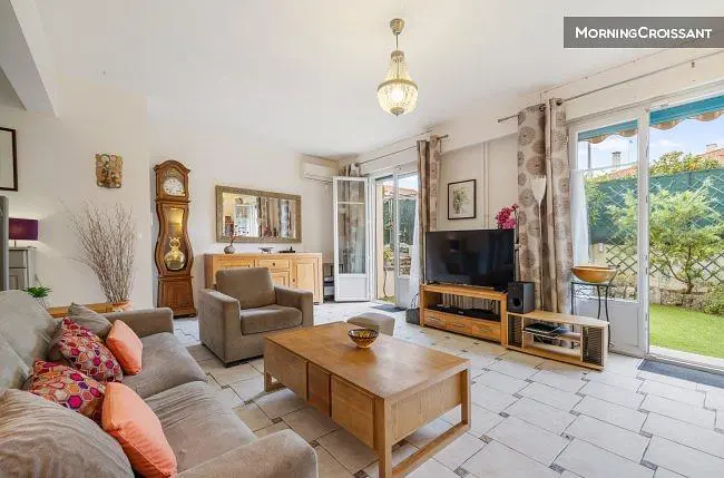 Dnevna soba; prirodno svjetlo, moderni stil