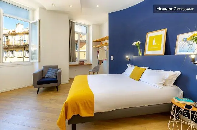 Yatak odası; manzara, doğal ışık, modern stil