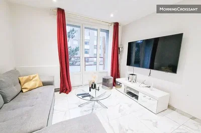 Wohnzimmer; blick, tageslicht, moderner stil, fliesenboden