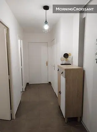 Garderobe; fliesenboden