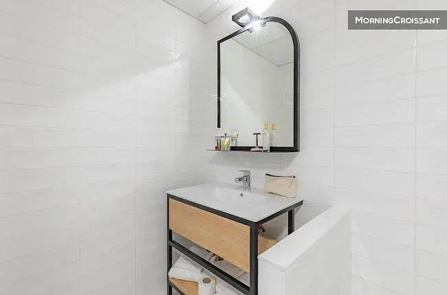 Banyo; tadilatlı, doğal ışık, modern stil