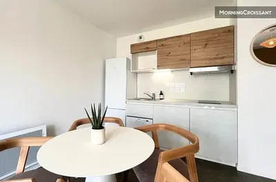 Kuhinja; moderni stil, prirodno svjetlo