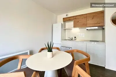Kuhinja; kuhinjski aparati, prirodno svjetlo