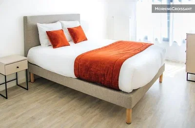 Schlafzimmer; tageslicht, moderner stil