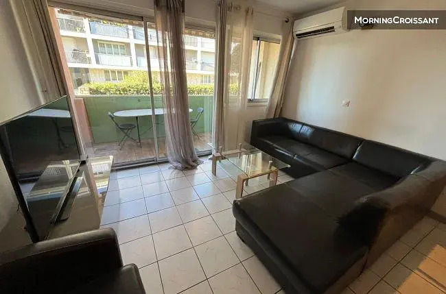 Wohnzimmer; fliesenboden, tageslicht, blick