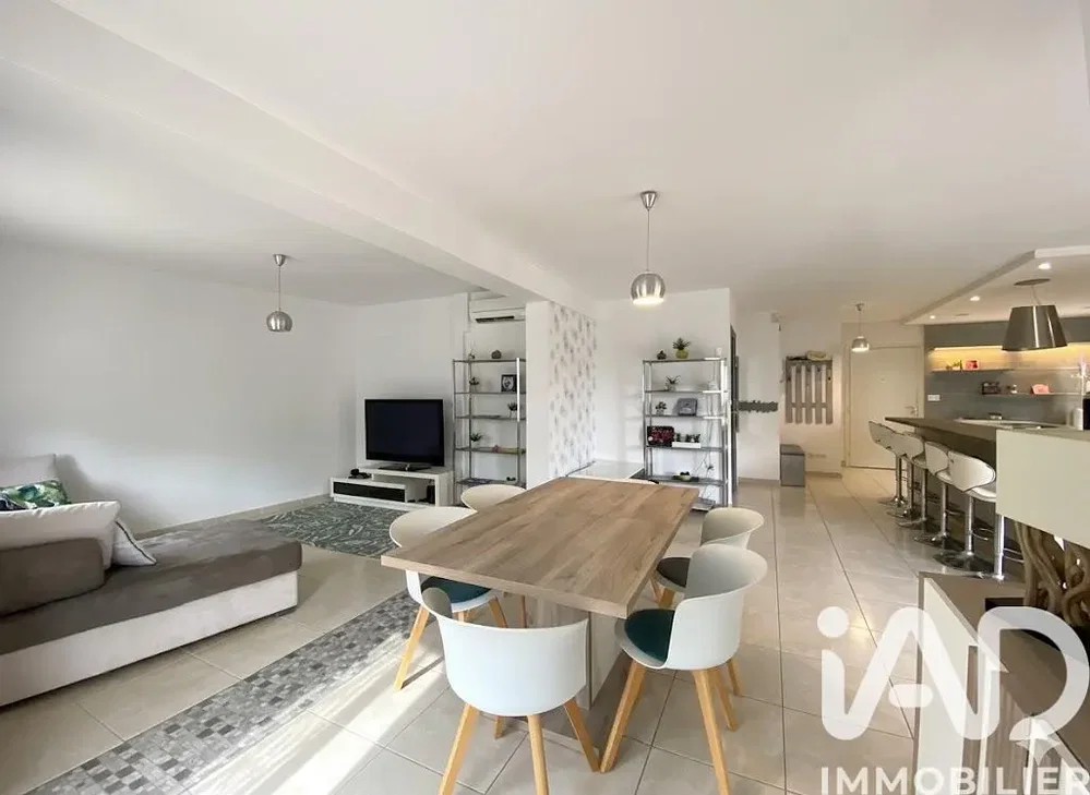 Wohnzimmer; fliesenboden, moderner stil, tageslicht, küchengeräte