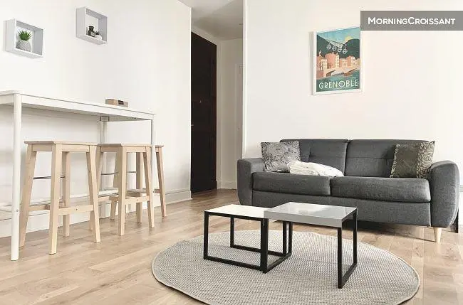 Soggiorno; luce naturale, stile moderno, pavimento in legno