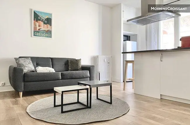 Soggiorno; luce naturale, stile moderno, pavimento in legno