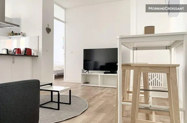 Soggiorno; luce naturale, pavimento in legno, stile moderno