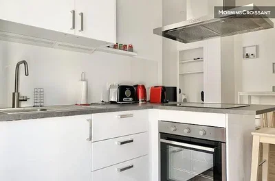 Cucina; elettrodomestici, luce naturale