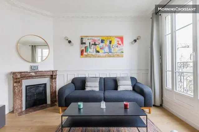 Sala de estar; lareira, luz natural, estilo moderno
