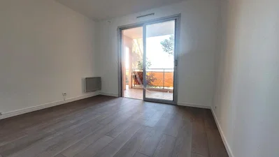 Wohnzimmer; blick, holzboden, tageslicht