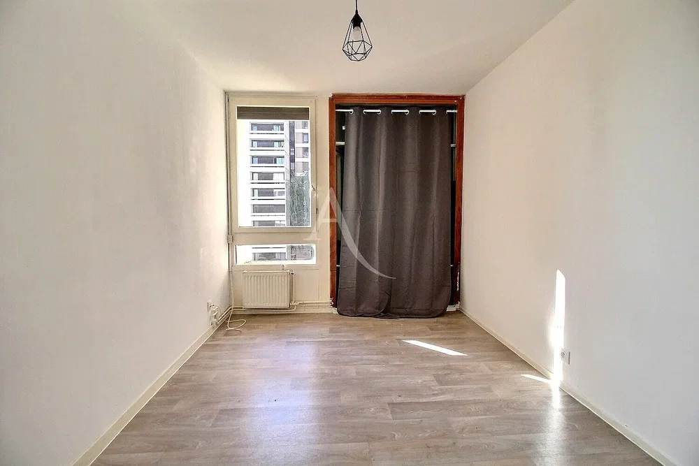 Schlafzimmer; tageslicht, fliesenboden