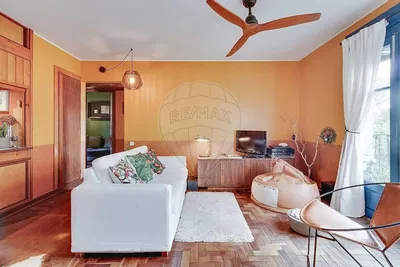 Дневна соба; модерни стил, дрвени под, природно светло