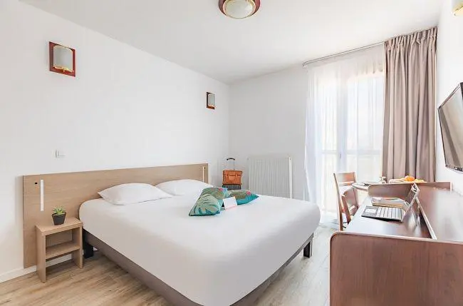 Chambre; lumière naturelle, style moderne