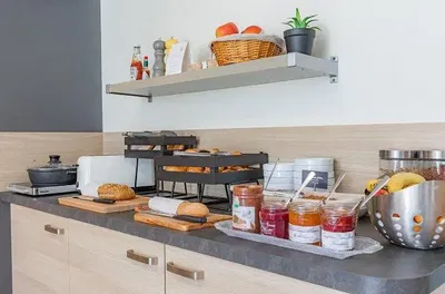 Cuisine; électroménager, lumière naturelle