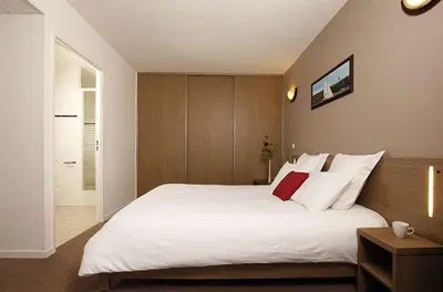 Chambre; lumière naturelle, style moderne