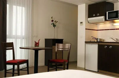 Cuisine; électroménager, lumière naturelle