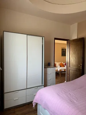 Schlafzimmer; holzboden, tageslicht, moderner stil