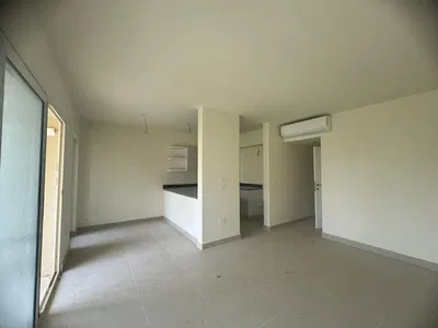 Wohnzimmer; fliesenboden, tageslicht