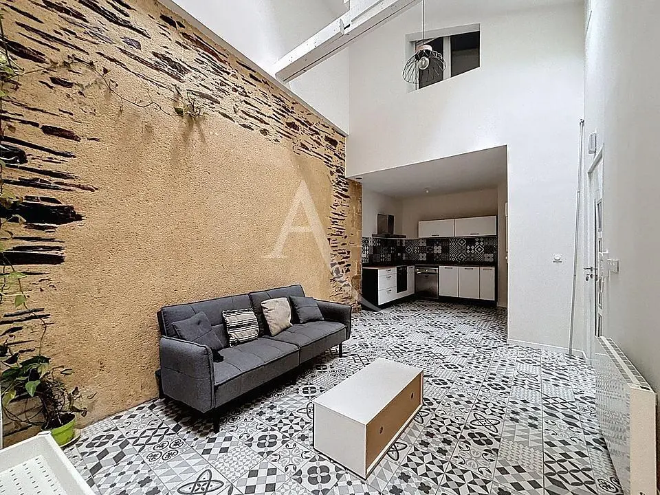 Oturma odası; doğal ışık, modern stil, fayans zemin