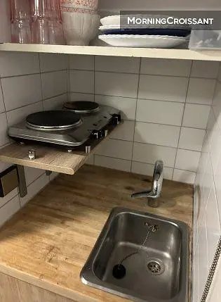 Küche; küchengeräte, fliesenboden, holzboden