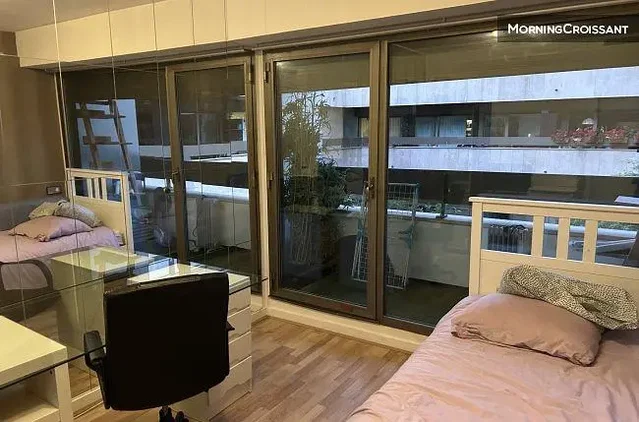 Schlafzimmer; tageslicht, holzboden