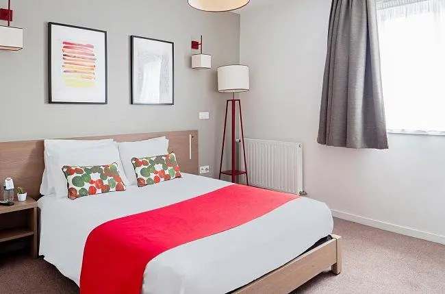 Chambre; lumière naturelle, style moderne
