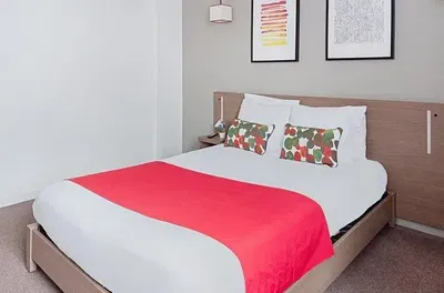 Chambre; lumière naturelle, style moderne