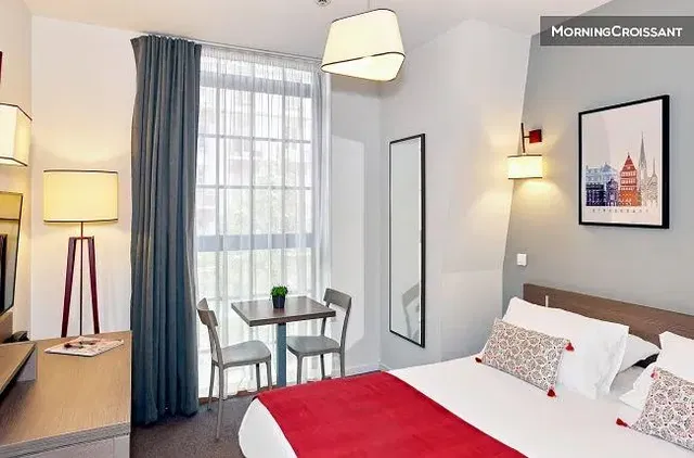 Bedroom; natural light, modern style