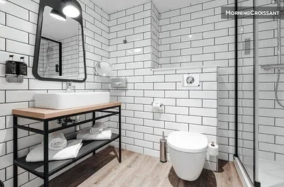Badezimmer; fliesenboden, renoviert, tageslicht, moderner stil