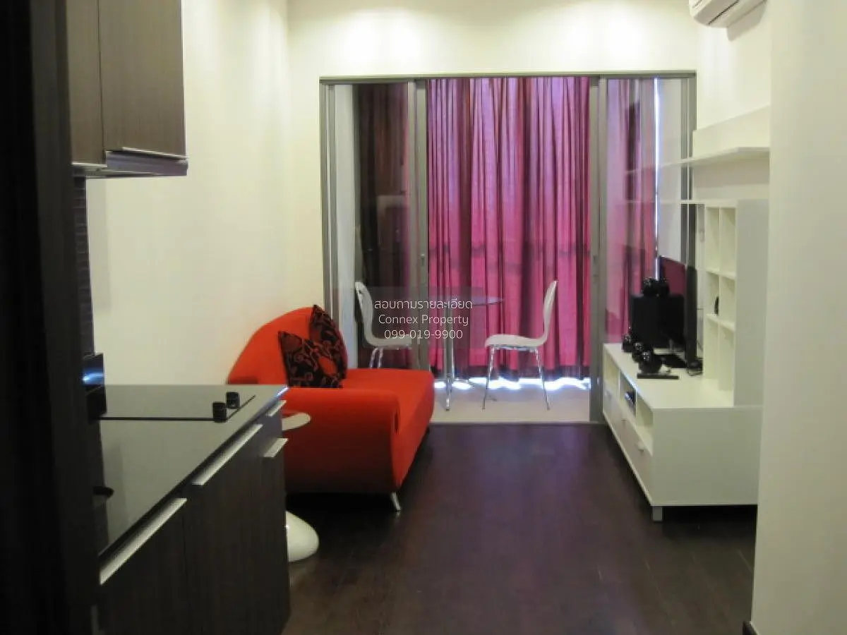 Living room; modern style, natural light