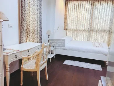 Spálňa; prirodzené svetlo, moderný štýl