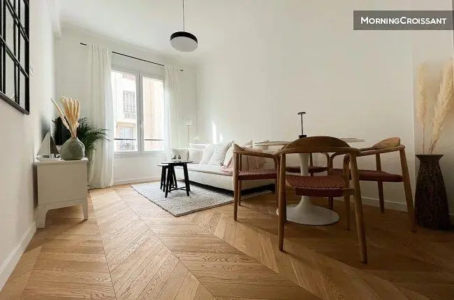 Salon; lumière naturelle, parquet, style moderne