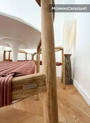 Chambre; parquet, style rustique, lumière naturelle