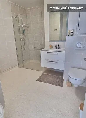 Badezimmer; fliesenboden, renoviert, tageslicht, moderner stil