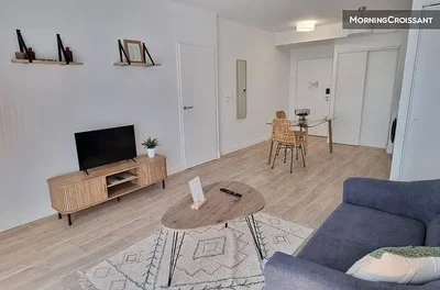 Wohnzimmer; moderner stil, holzboden, tageslicht